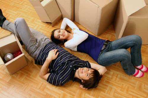 Removal truck hire for furniture and belongings in Bromley